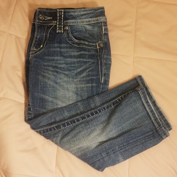 Miss Me Jean's cropped distressed denim capri's - Picture 2 of 8
